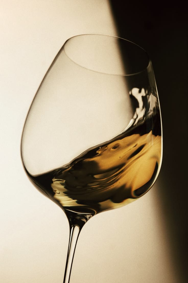 Vino bianco nel calice